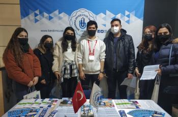 Üniversitemiz İzmir’de Düzenlenen Tanıtım Fuarında Aday Öğrencilerle Buluştu