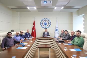 Meslek Yüksekokulları Koordinatörlüğü (MEYÖK)'nce Düzenlenen Toplantıda, Rekabetçi ve Nitelikli Bir İşgücü Kaynağı Yetiştirebilmek Amacıyla Üniversitemiz MYO Programlarında "3+1 İşyeri Uygulaması Eğitim Modeli"ne Geçiş Kararı Alındı
