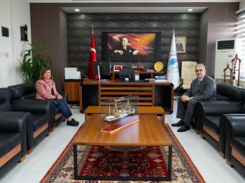 İzmir Demokrasi Üniversitesi Rektöründen Rektörümüze Hayırlı Olsun Ziyareti