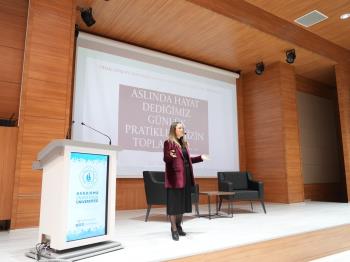 Üniversitemizde “Odaklanmayı Beslenme ve Besin Destekleri ile Nasıl Artırabiliriz?” Konulu Konferans Düzenlendi