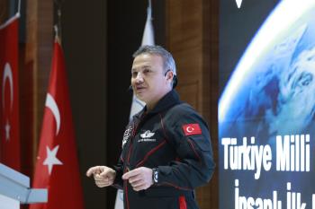 Türkiye’nin İlk Astronotu Alper Gezeravcı Üniversitemizde Öğrencilerle Buluştu