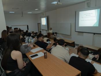 Üniversitemizde Erasmus+ Öğrenci Değişim Programı ve İşletmelerde Mesleki Eğitim Bilgilendirme Toplantısı Düzenlendi
