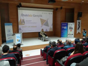 Ahmet Özhan “Ötekisiz Gençlik” Konulu Söyleşide Öğrencilerimizle Buluştu