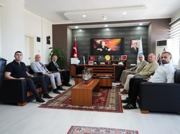 Balıkesir Gençlik ve Spor İl Müdürü ile Beraberindeki Heyetten Rektörümüze Nezaket Ziyareti