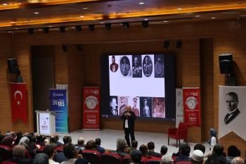 Üniversitemizde “Çanakkale’de Bir Hilal” Konferansı ve Fotoğraf Sergisi Gerçekleştirildi
